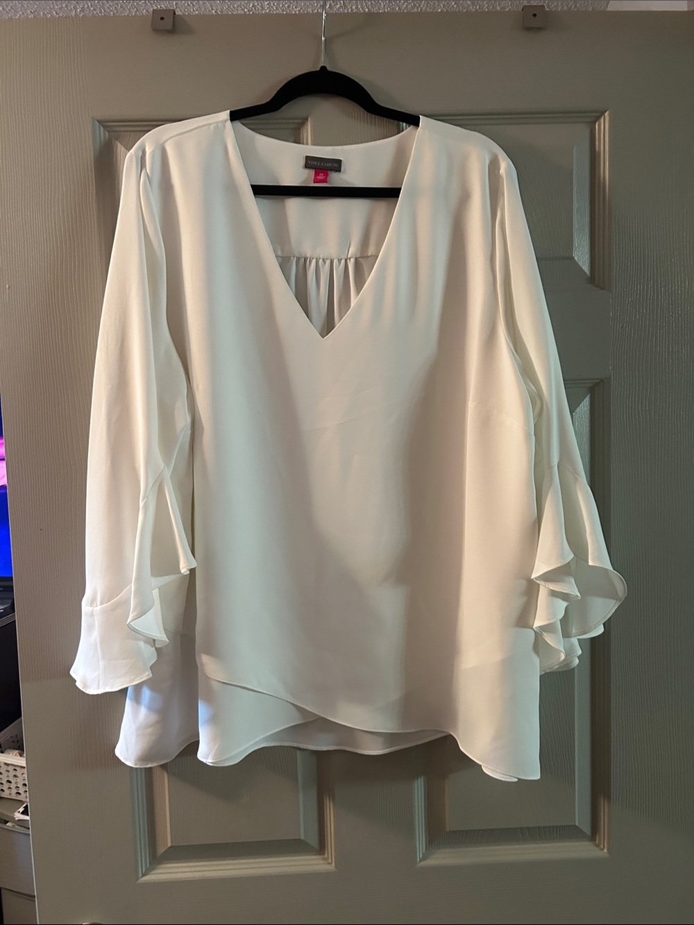 Vince Camuto White V-Neck Ruffle Sleeve Blouse - Women